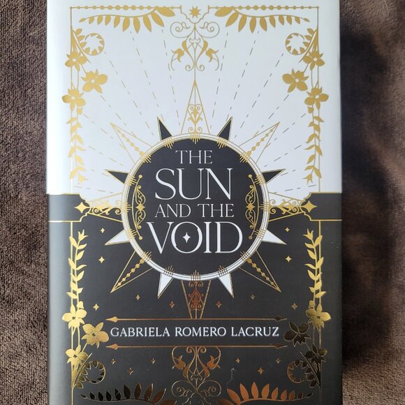 **NEW & SIGNED** The Sun and The Void by Gabriela Romero Lacruz, Illumicrate - Picture 2 of 8